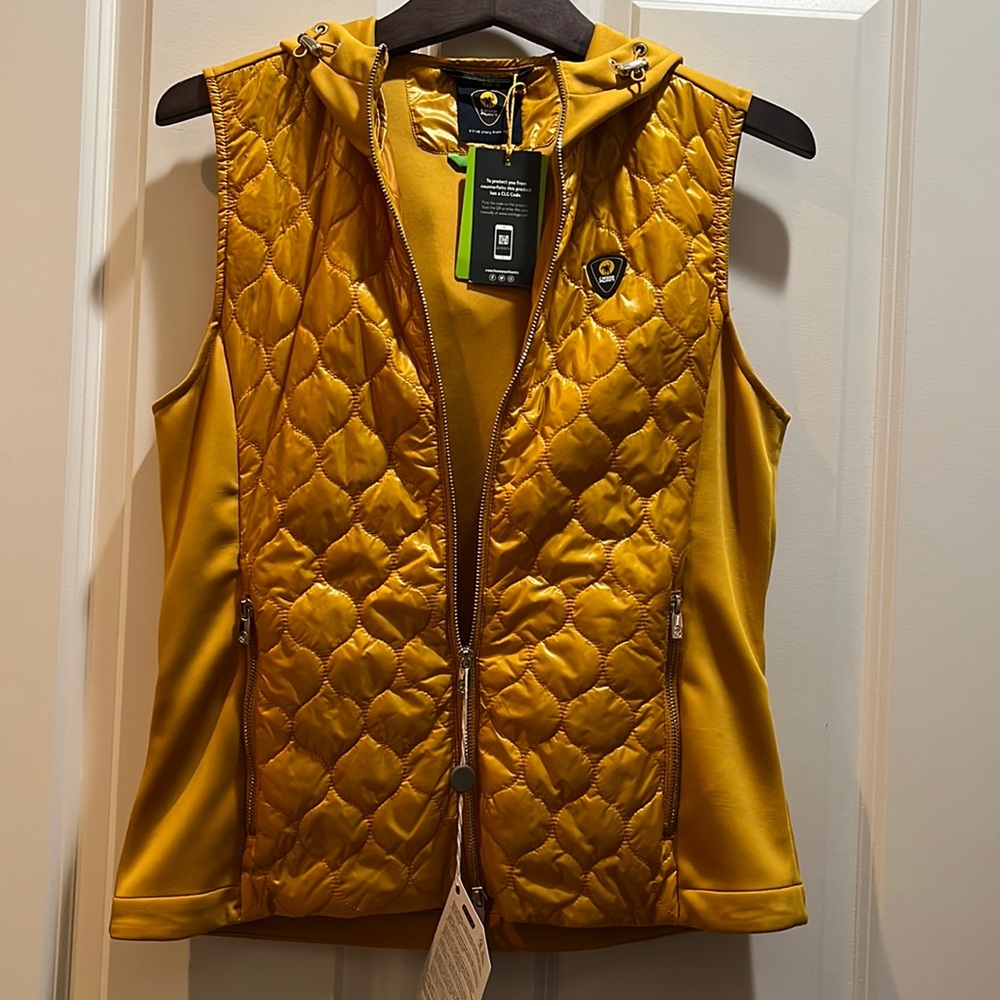 Hooded puffer vest, hybrid for comfort and fitted look. Italian brand